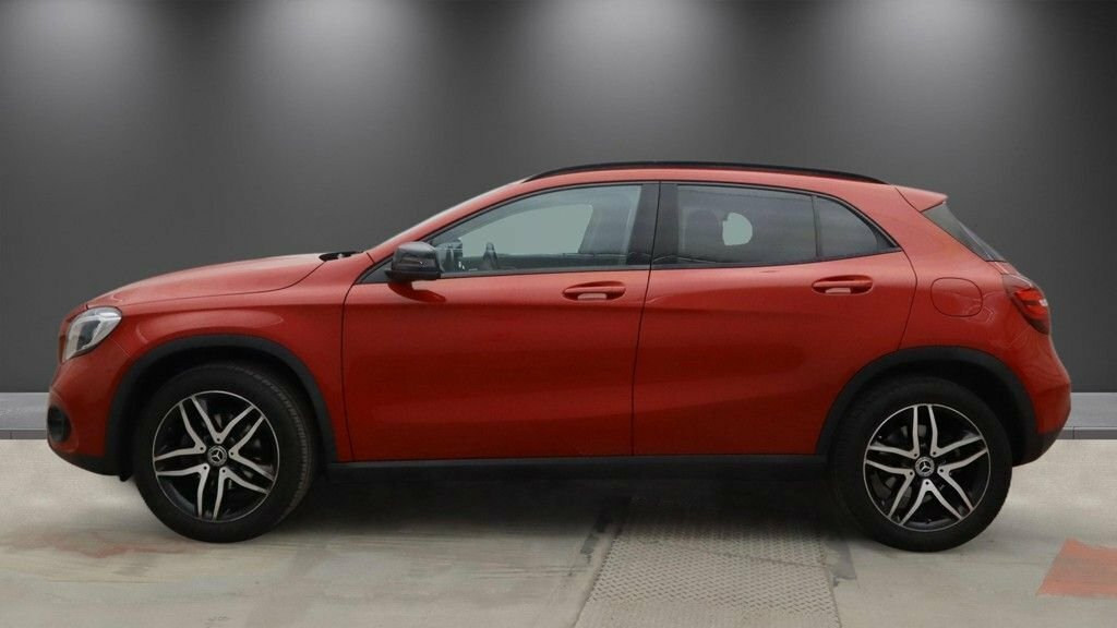 Mercedes-Benz GLA Class 1.6L Urban Edition Red #6