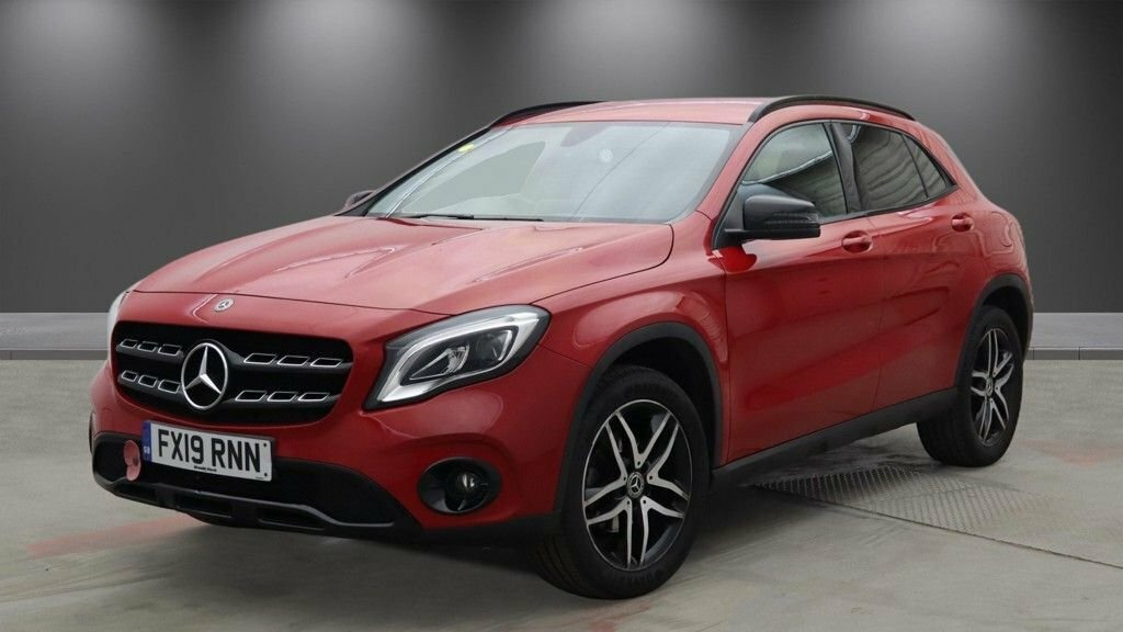 Mercedes-Benz GLA Class 1.6L Urban Edition Red #2