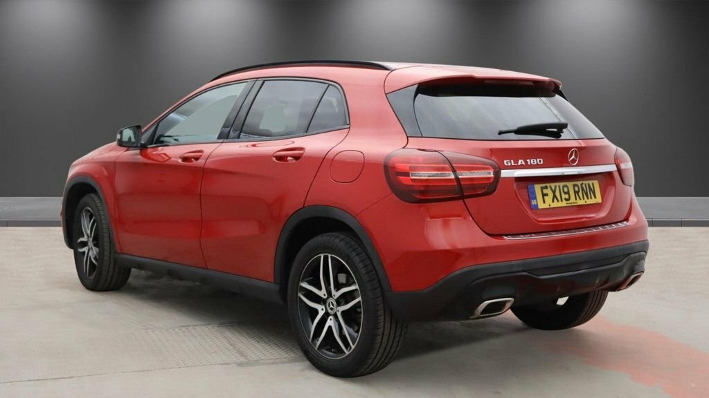 Mercedes-Benz GLA Class 1.6L Urban Edition Red #3