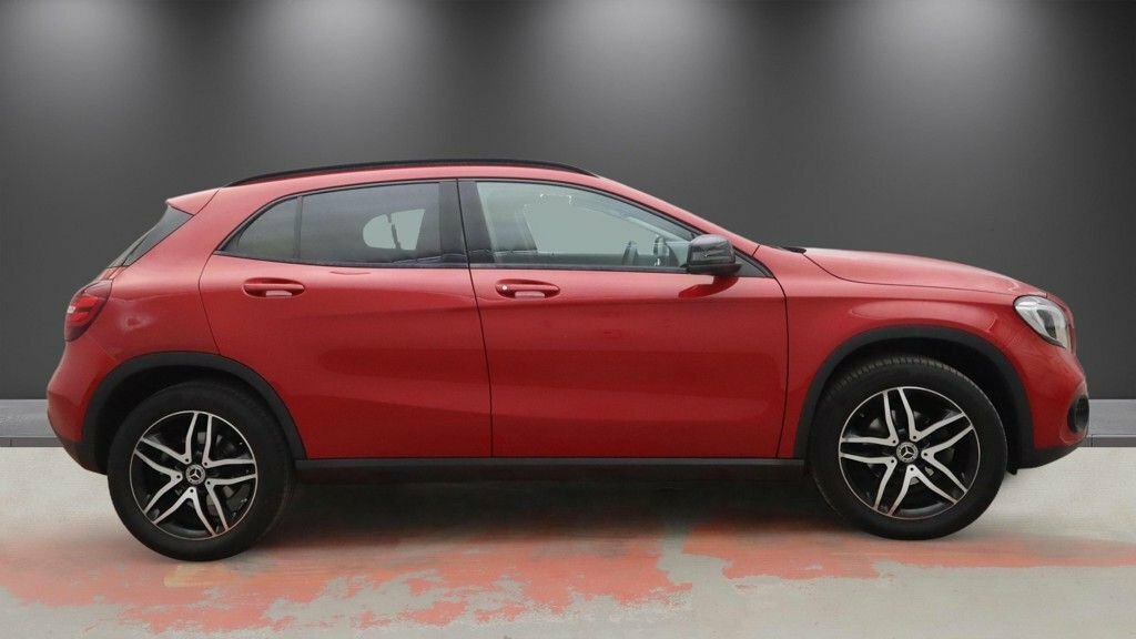 Mercedes-Benz GLA Class 1.6L Urban Edition Red #5
