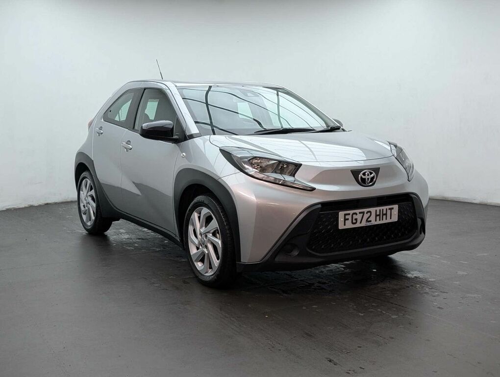 Toyota Aygo X 1.0 Aygo X Pure Vvt-i FG72HHT Silver #2