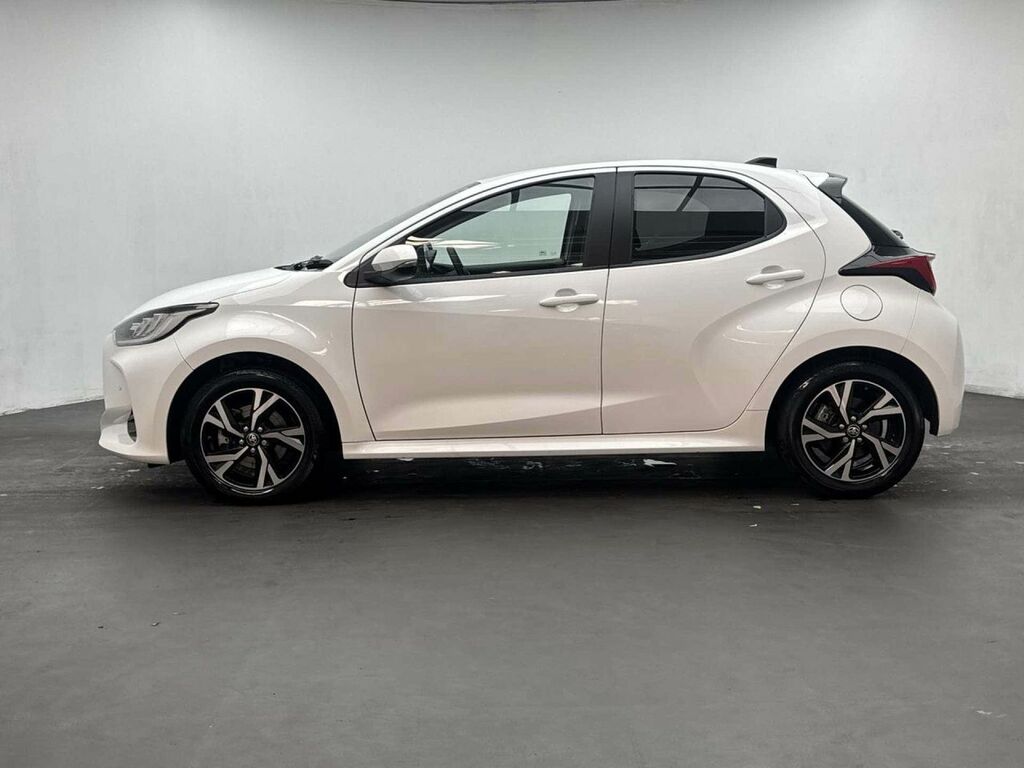 Toyota Yaris 1.5 Yaris Design Hev Cvt SD25GXN White #5