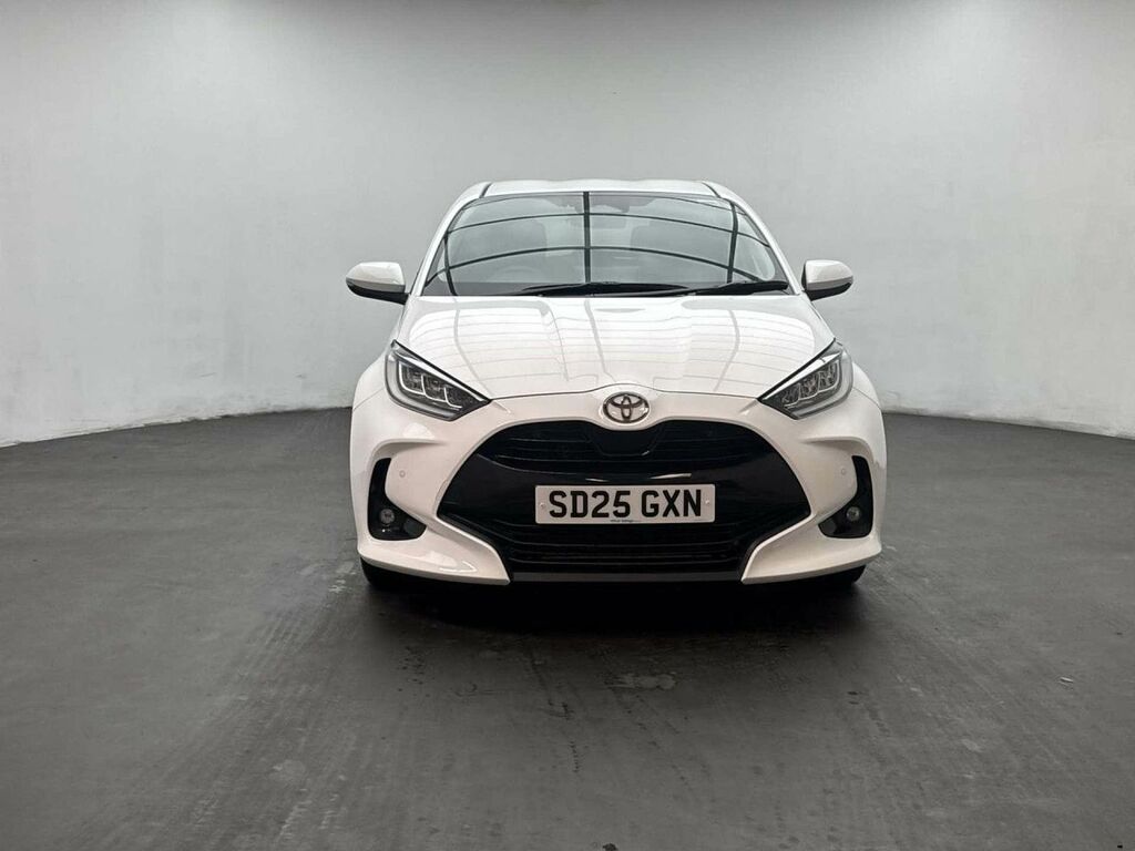 Toyota Yaris 1.5 Yaris Design Hev Cvt SD25GXN White #3