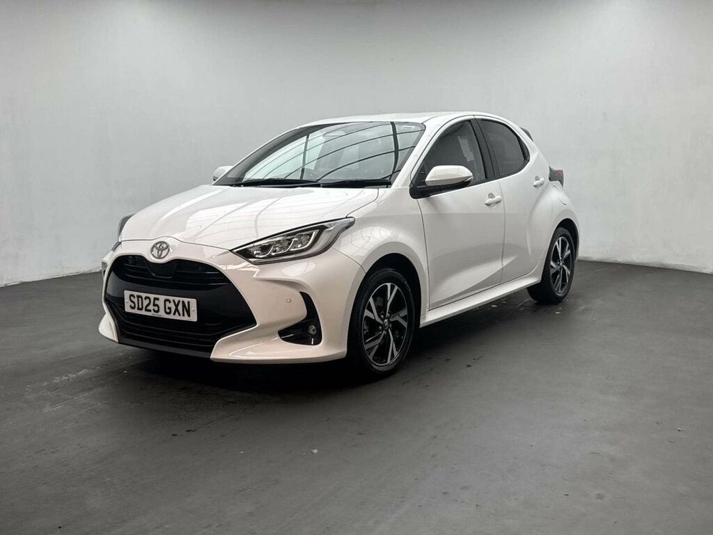 Toyota Yaris 1.5 Yaris Design Hev Cvt SD25GXN White #4