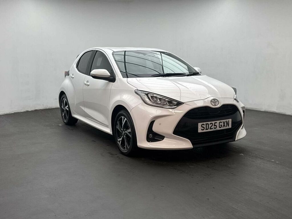 Toyota Yaris 1.5 Yaris Design Hev Cvt SD25GXN White #2
