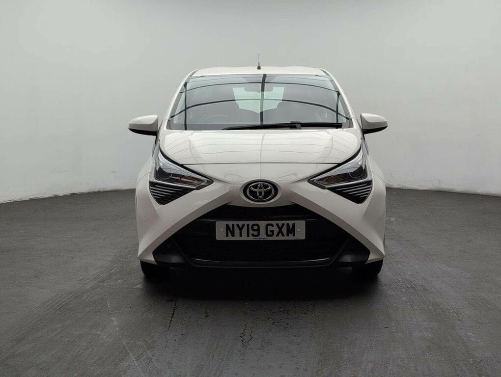 Toyota Aygo X 1.0 Aygo X-play Vvt-i White #3