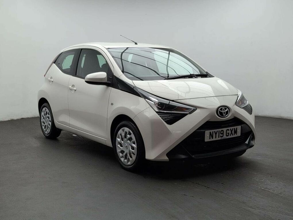 Toyota Aygo X 1.0 Aygo X-play Vvt-i White #2