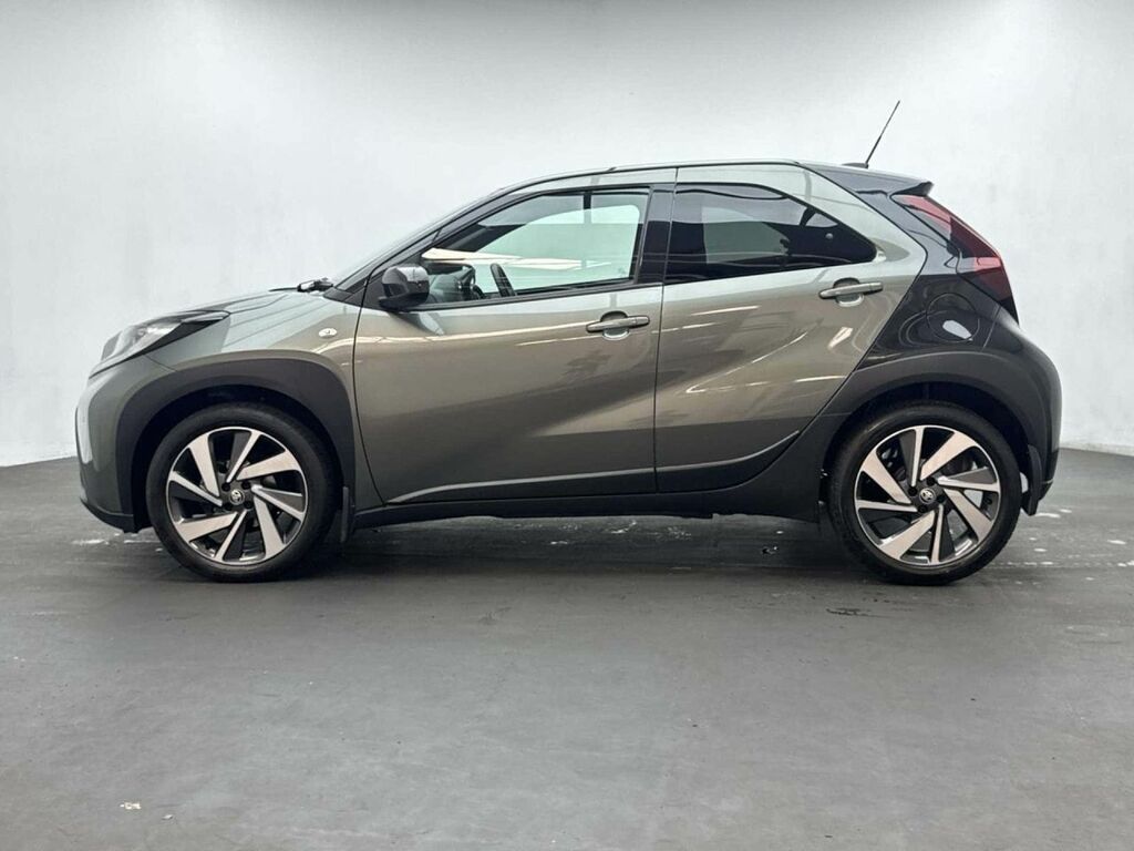 Toyota Aygo X 1.0 Aygo X Edge Vvt-i AY72XMU Green #5