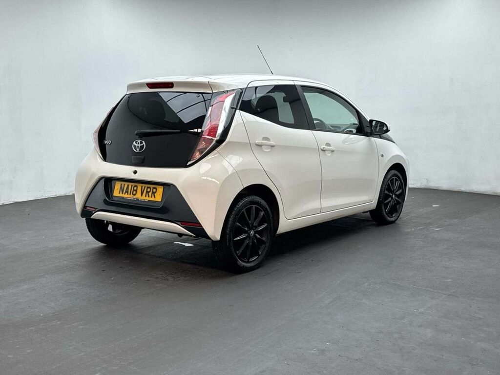Toyota Aygo X X-play Red #8