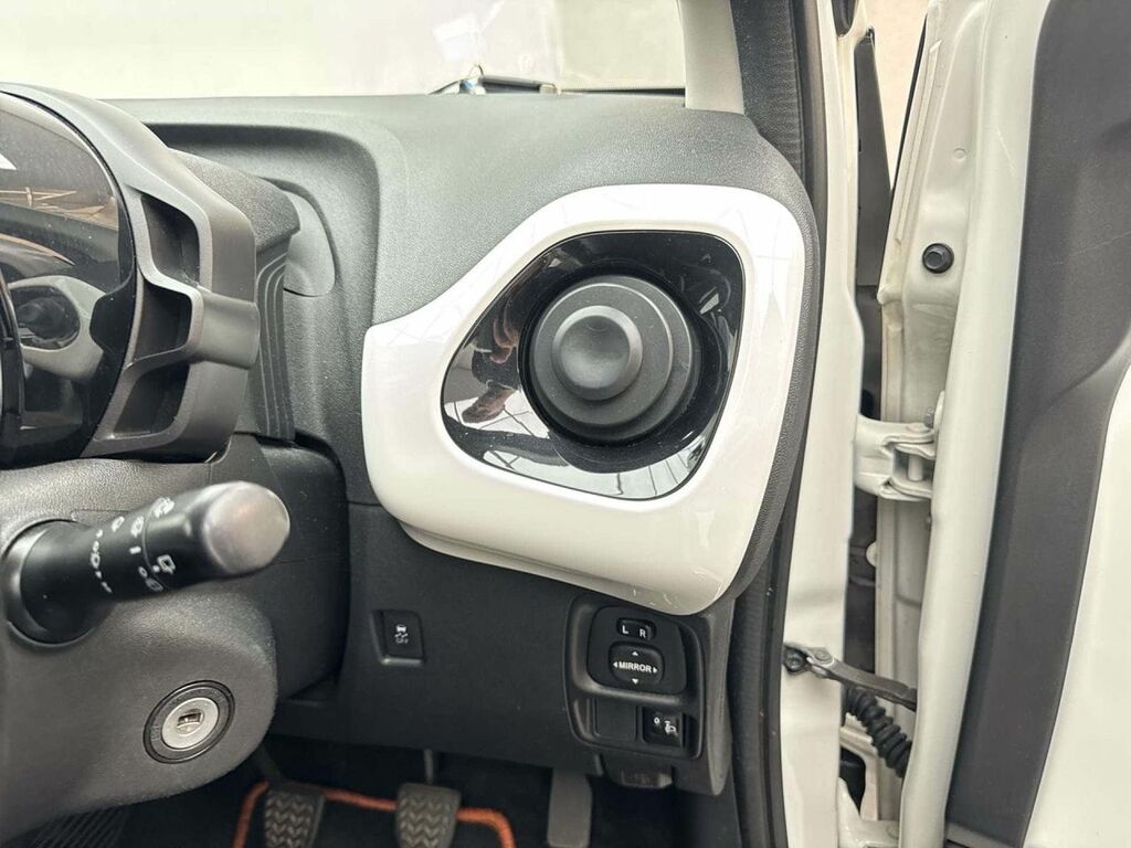 Toyota Aygo X X-play Red #14