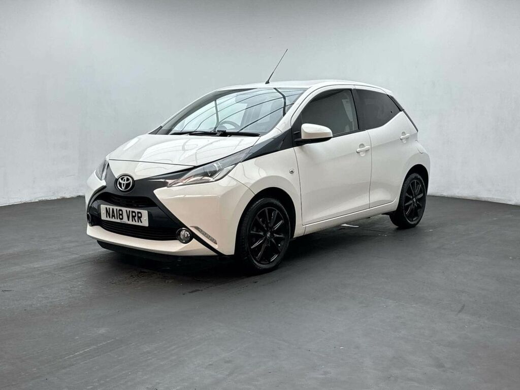 Toyota Aygo X X-play Red #4