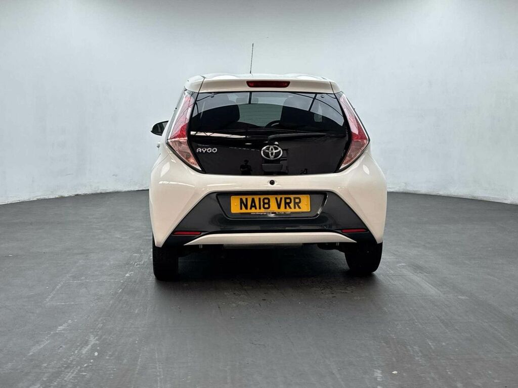 Toyota Aygo X X-play Red #7