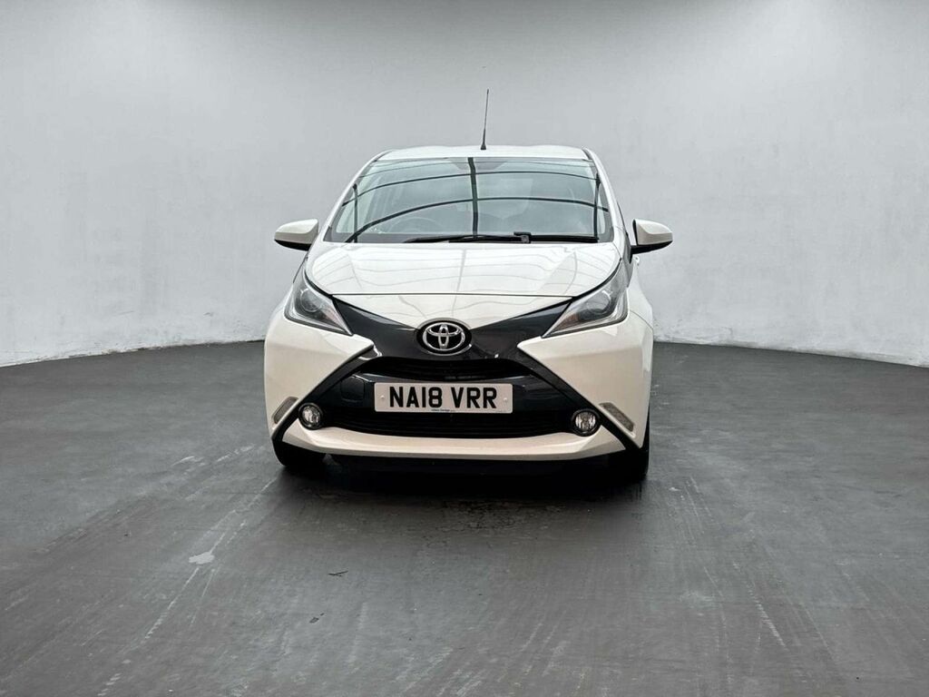 Toyota Aygo X X-play Red #3