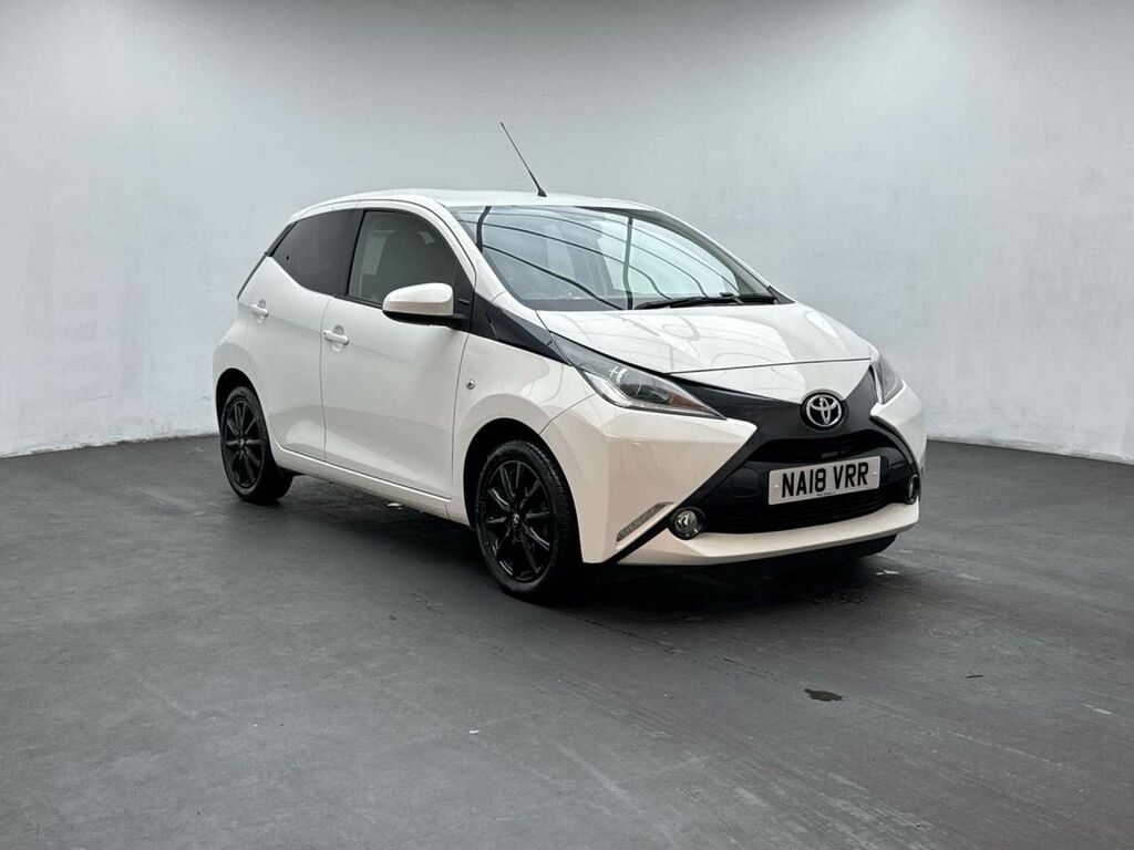 Toyota Aygo X X-play Red #2