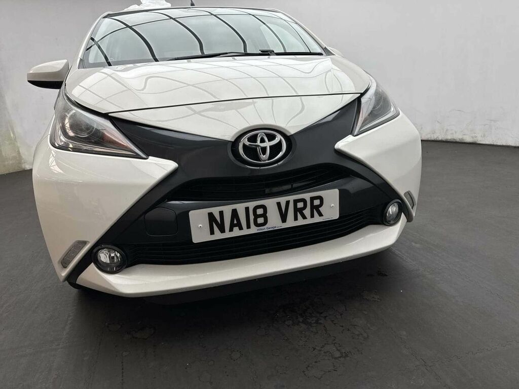Toyota Aygo X X-play Red #30