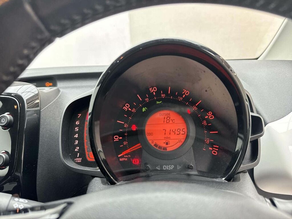 Toyota Aygo X X-play Red #18
