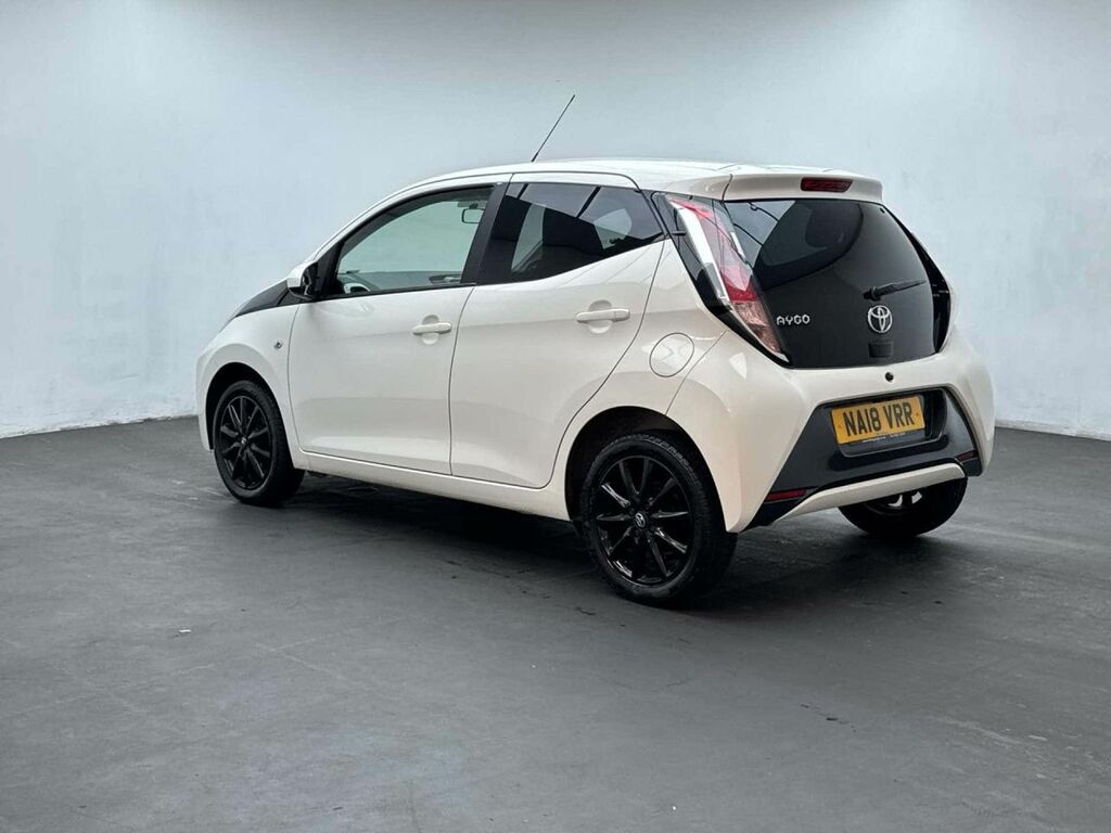 Toyota Aygo X X-play Red #6