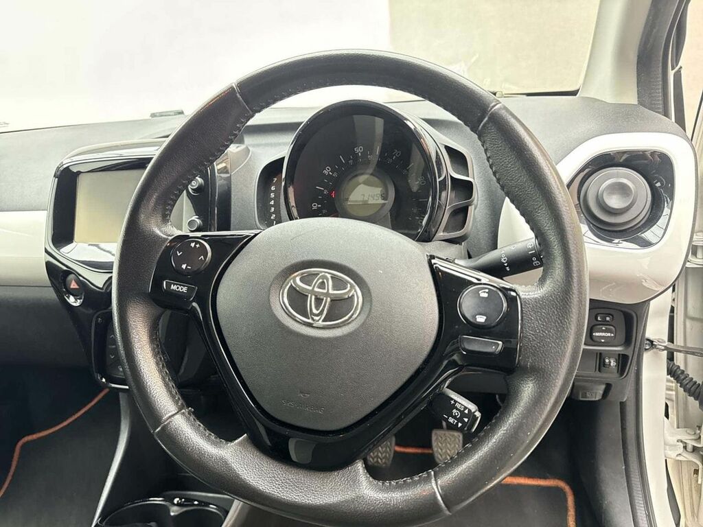 Toyota Aygo X X-play Red #15