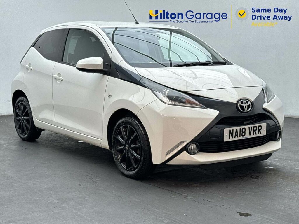 Toyota Aygo X X-play Red #1