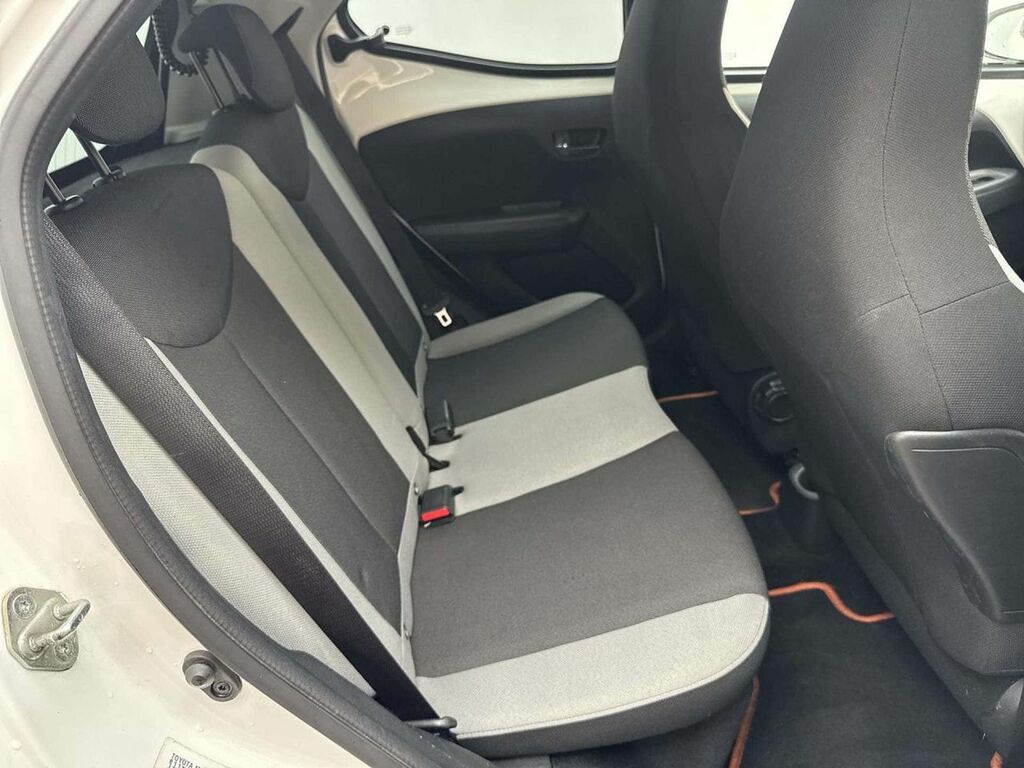 Toyota Aygo X X-play Red #25