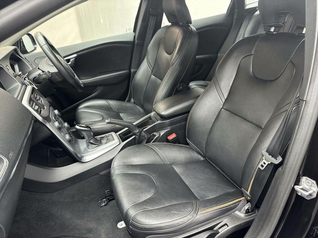 Volvo V40 Cross Country T3 Pro Red #29