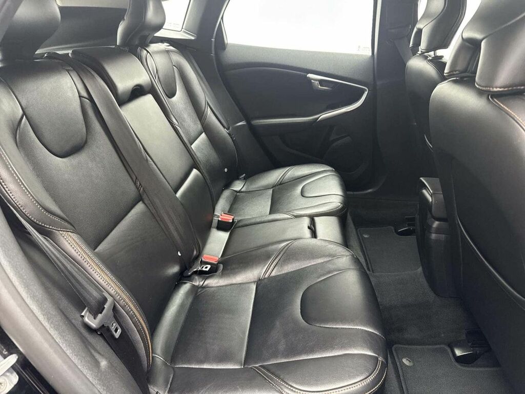 Volvo V40 Cross Country T3 Pro Red #24