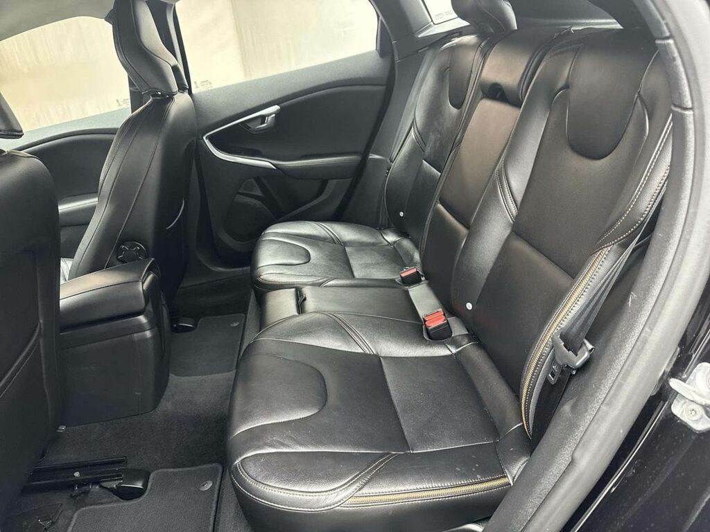 Volvo V40 Cross Country T3 Pro Red #28