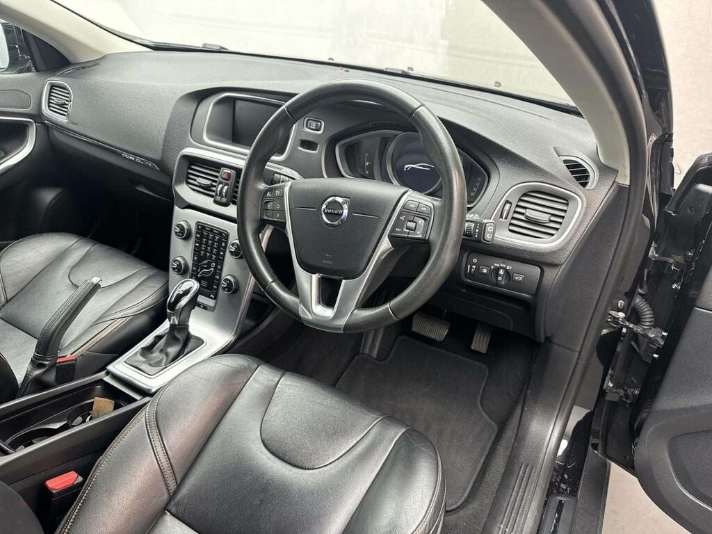 Volvo V40 Cross Country T3 Pro Red #11