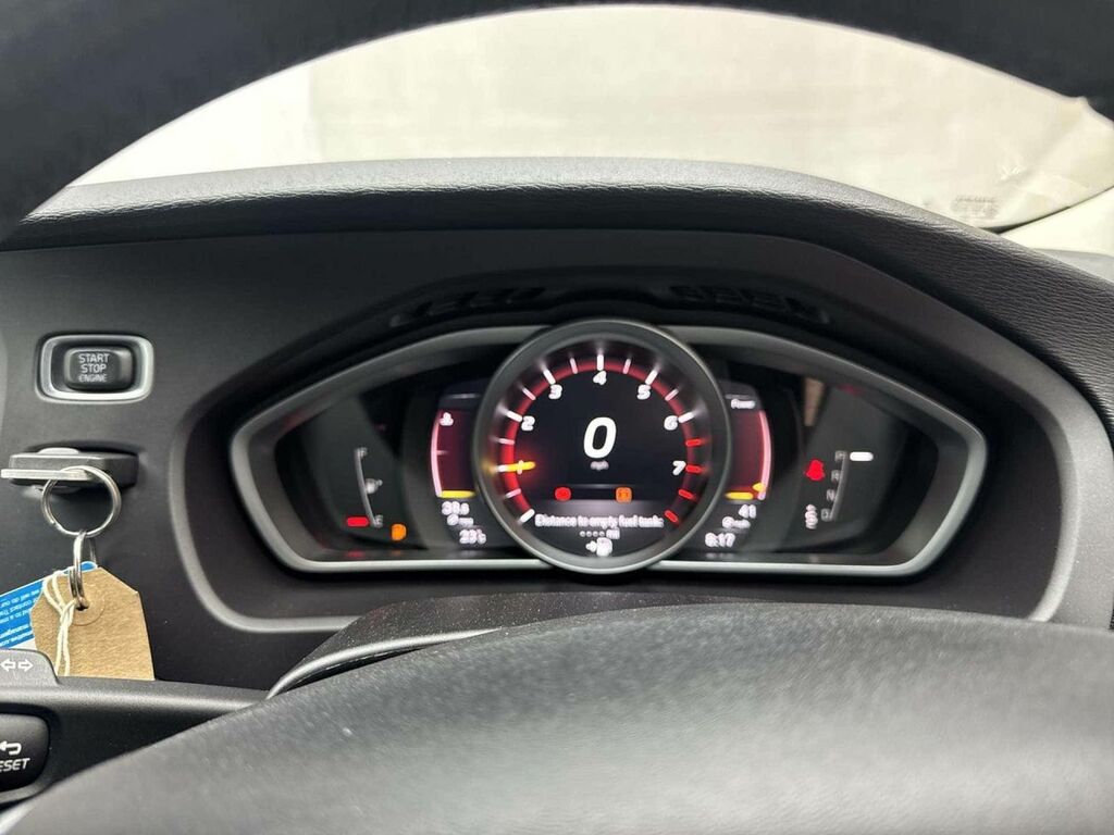 Volvo V40 Cross Country T3 Pro Red #18