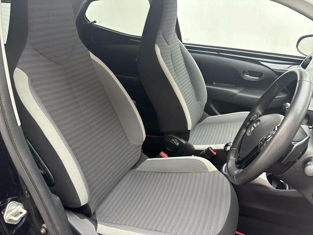 Toyota Aygo X X-trend Silver #12