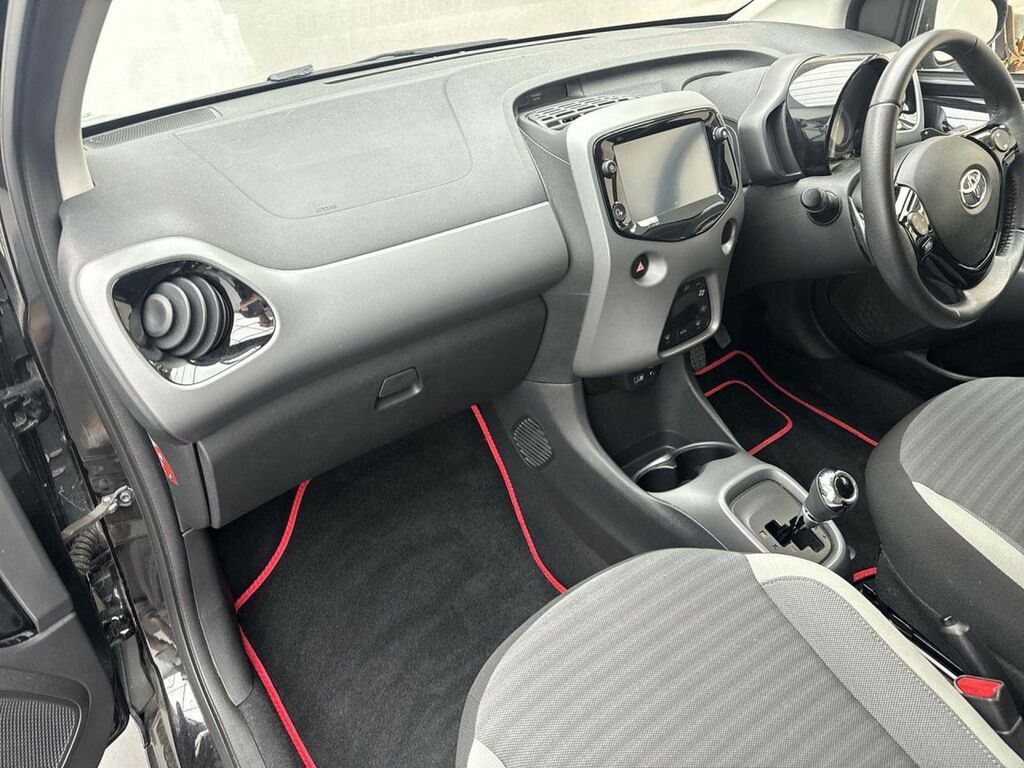 Toyota Aygo X X-trend Silver #32