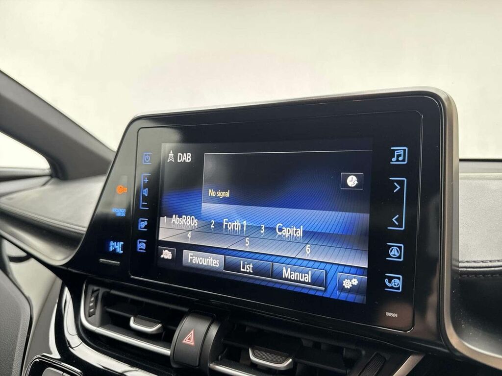Toyota C-Hr C-hr Excel Hev Cvt White #13