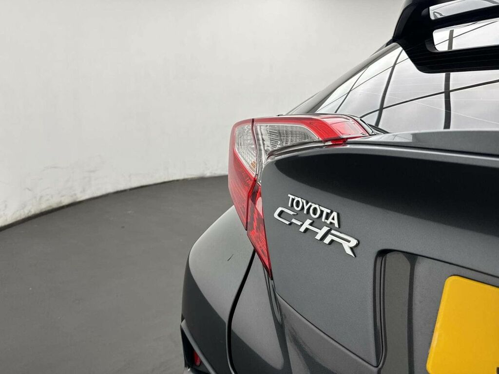 Toyota C-Hr C-hr Excel Hev Cvt White #26