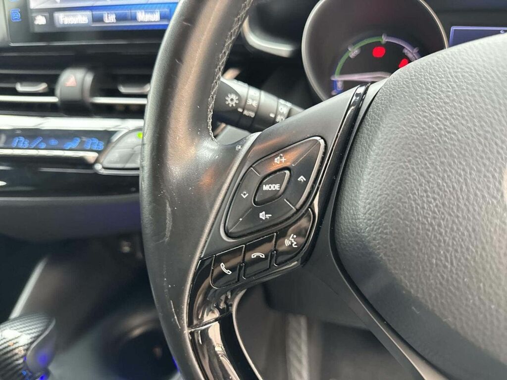 Toyota C-Hr C-hr Excel Hev Cvt White #18