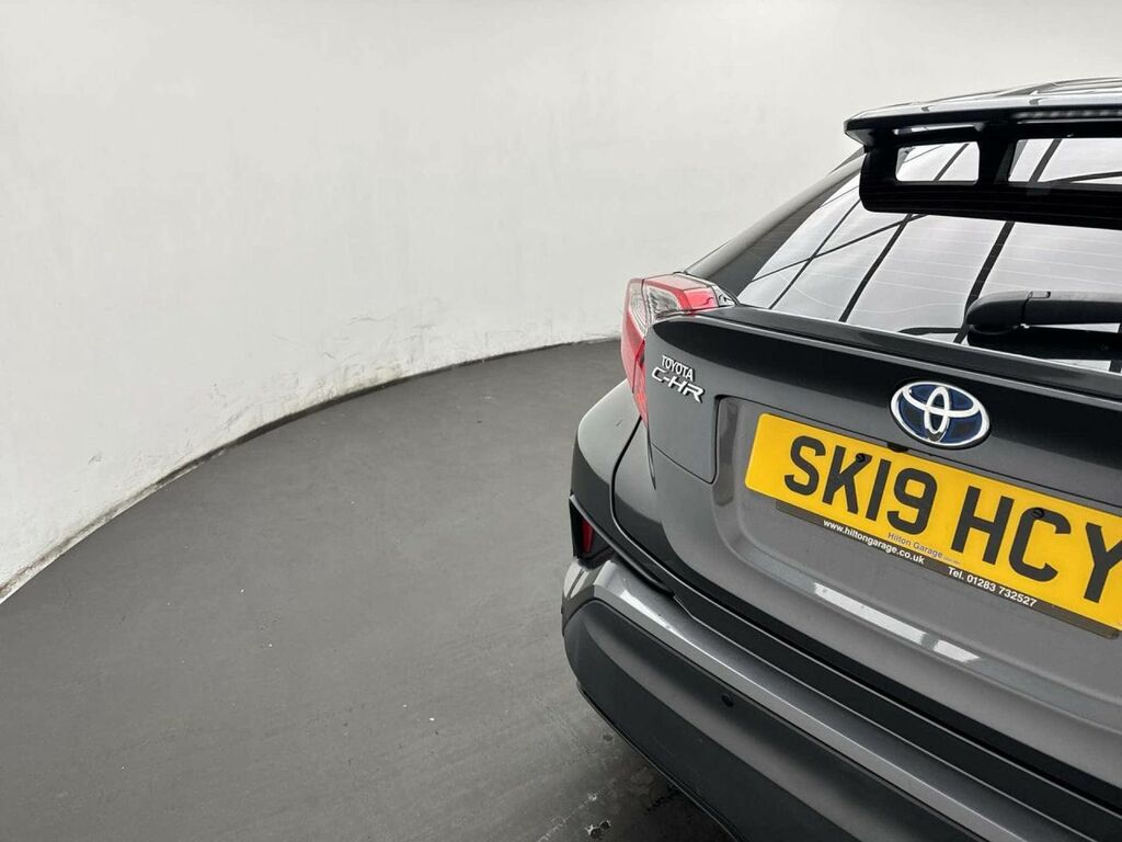 Toyota C-Hr C-hr Excel Hev Cvt White #25