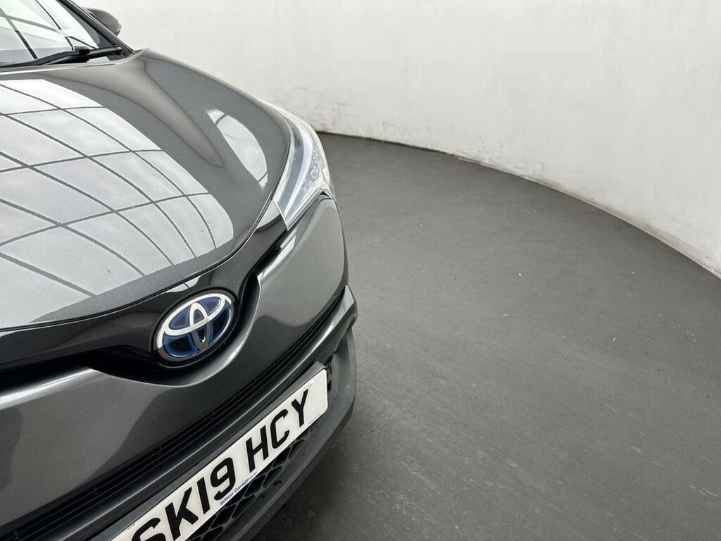 Toyota C-Hr C-hr Excel Hev Cvt White #33