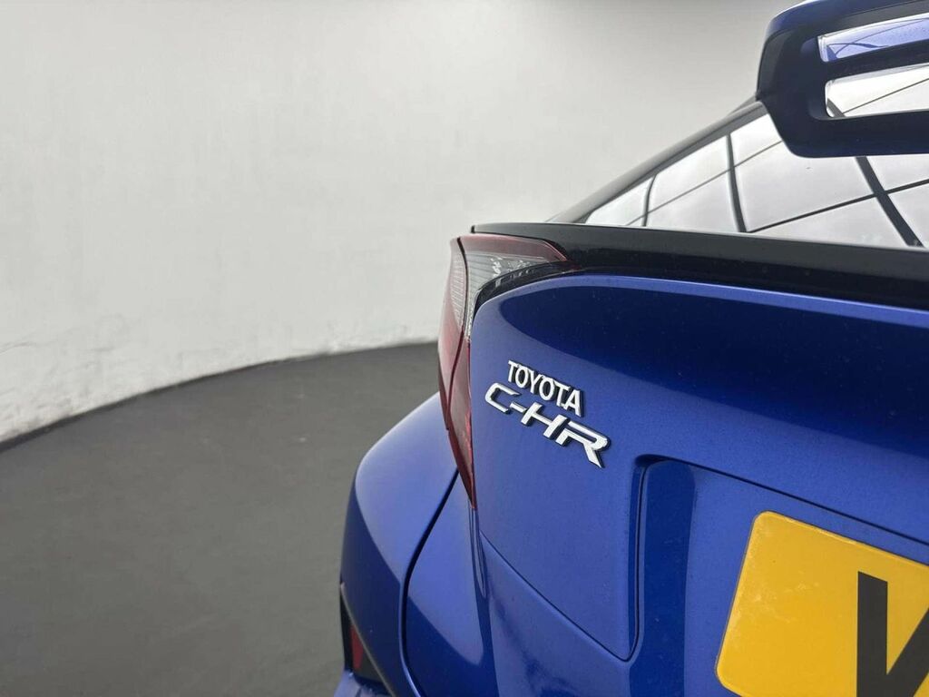 Toyota C-Hr 1.8 Icon 121 Bhp White #29