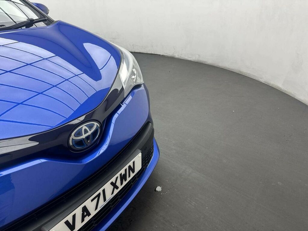 Toyota C-Hr 1.8 Icon 121 Bhp White #36