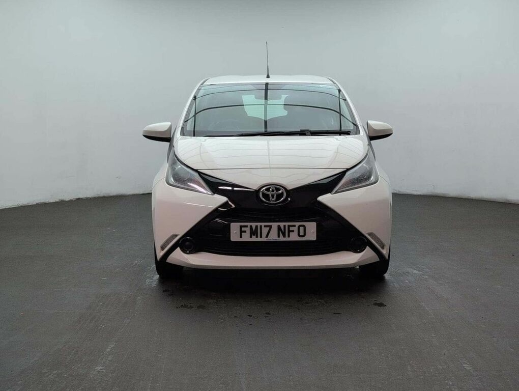 Toyota Aygo X 1.0 Aygo X-press Vvt-i White #3