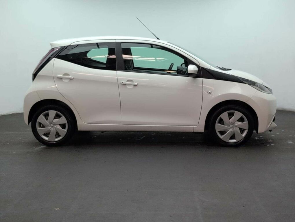 Toyota Aygo X 1.0 Aygo X-press Vvt-i White #9