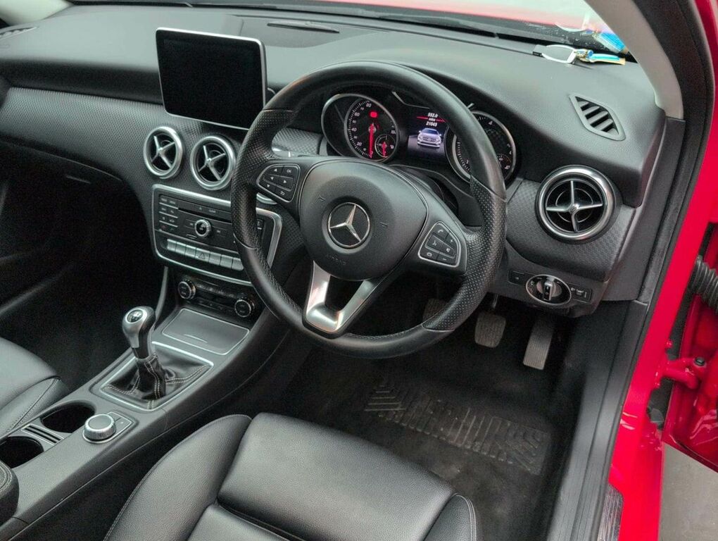 Mercedes-Benz A Class A180 Cdi Amg Night Edition 5-Door White #11