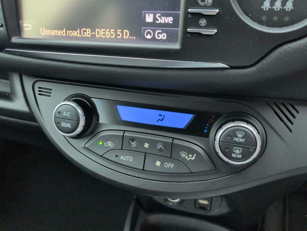 Toyota Yaris Yaris Launch Edition Hev Cvt Orange #17