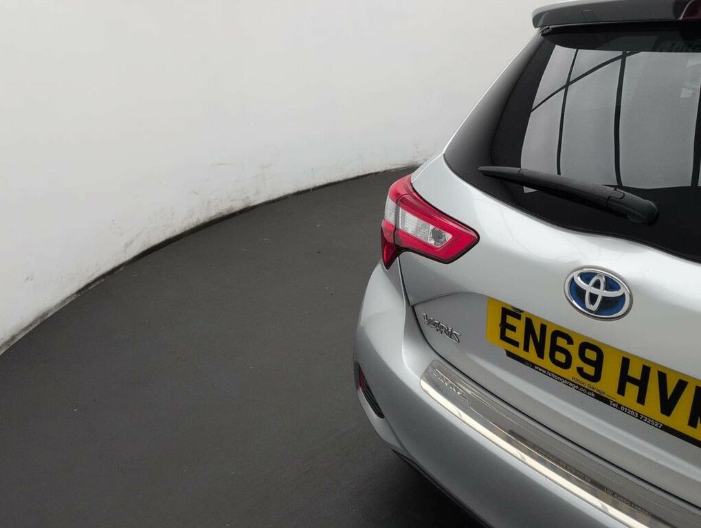 Toyota Yaris Yaris Launch Edition Hev Cvt Orange #27