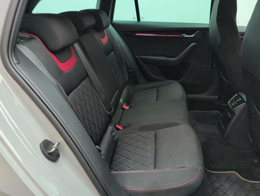 Skoda Octavia 1.6 Tdi Se Technology Estate Eur White #27