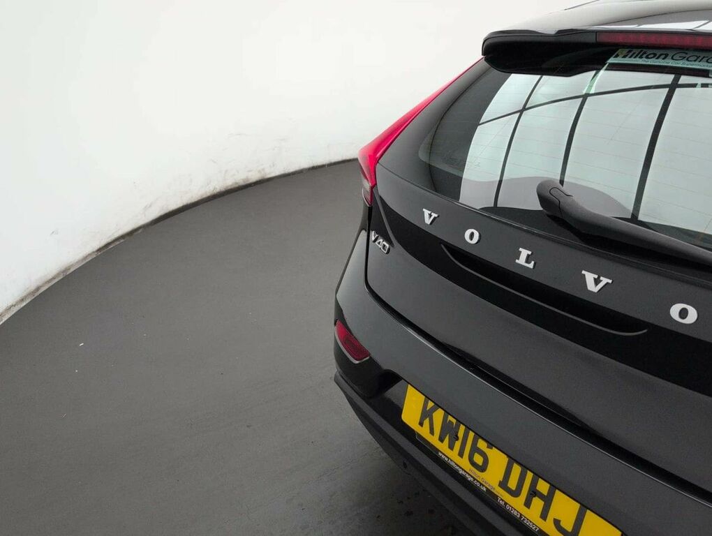 Volvo V40 1.5 T3 152 Inscription Geartronic Pan Roof Red #26