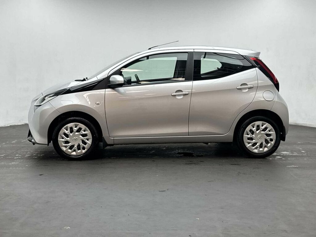 Toyota Aygo X 1.0 Aygo X-play Vvt-i Silver #5