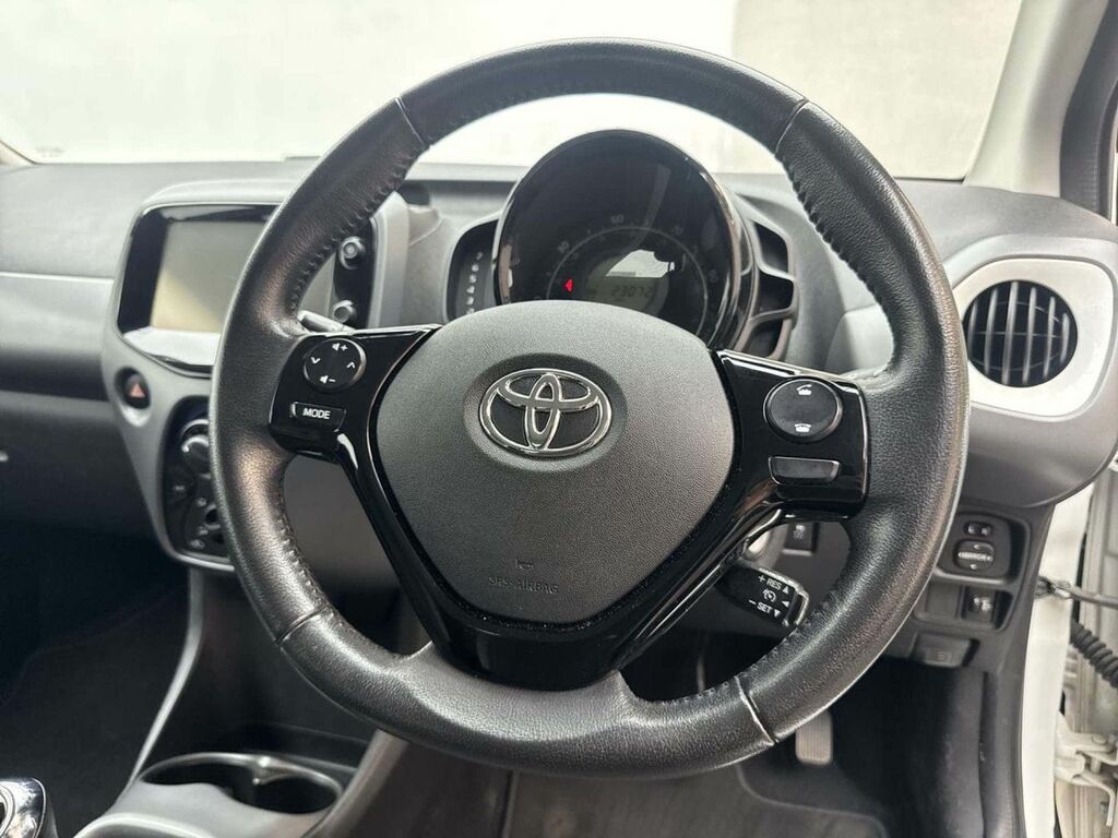 Toyota Aygo X 1.0 Vvt-i X-play Euro 6 Red #23