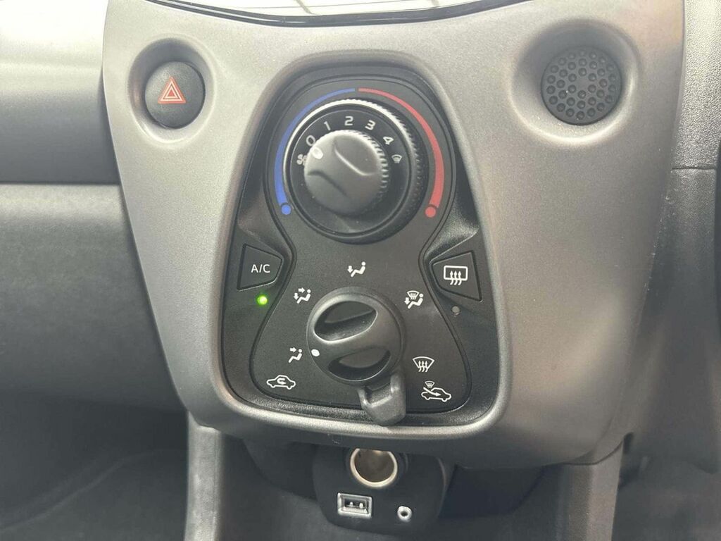 Toyota Aygo X 1.0 Vvt-i X-play Euro 6 Red #16