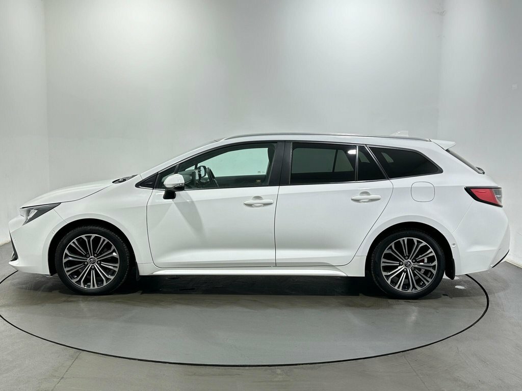 Toyota Corolla 1.2L Design White #4