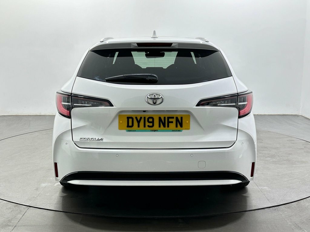 Toyota Corolla 1.2L Design White #6